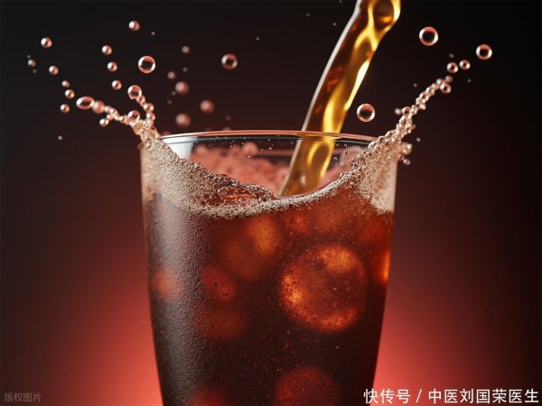 伍祥配资 饮料当水喝，小饮料大麻烦！11岁男孩痛风的背后秘密